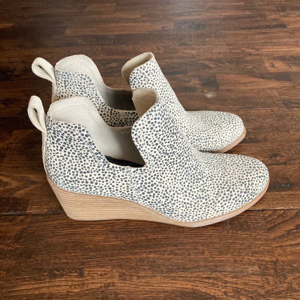 EUC Toms Gwen Ankle Boot Mini Cheetah Suede